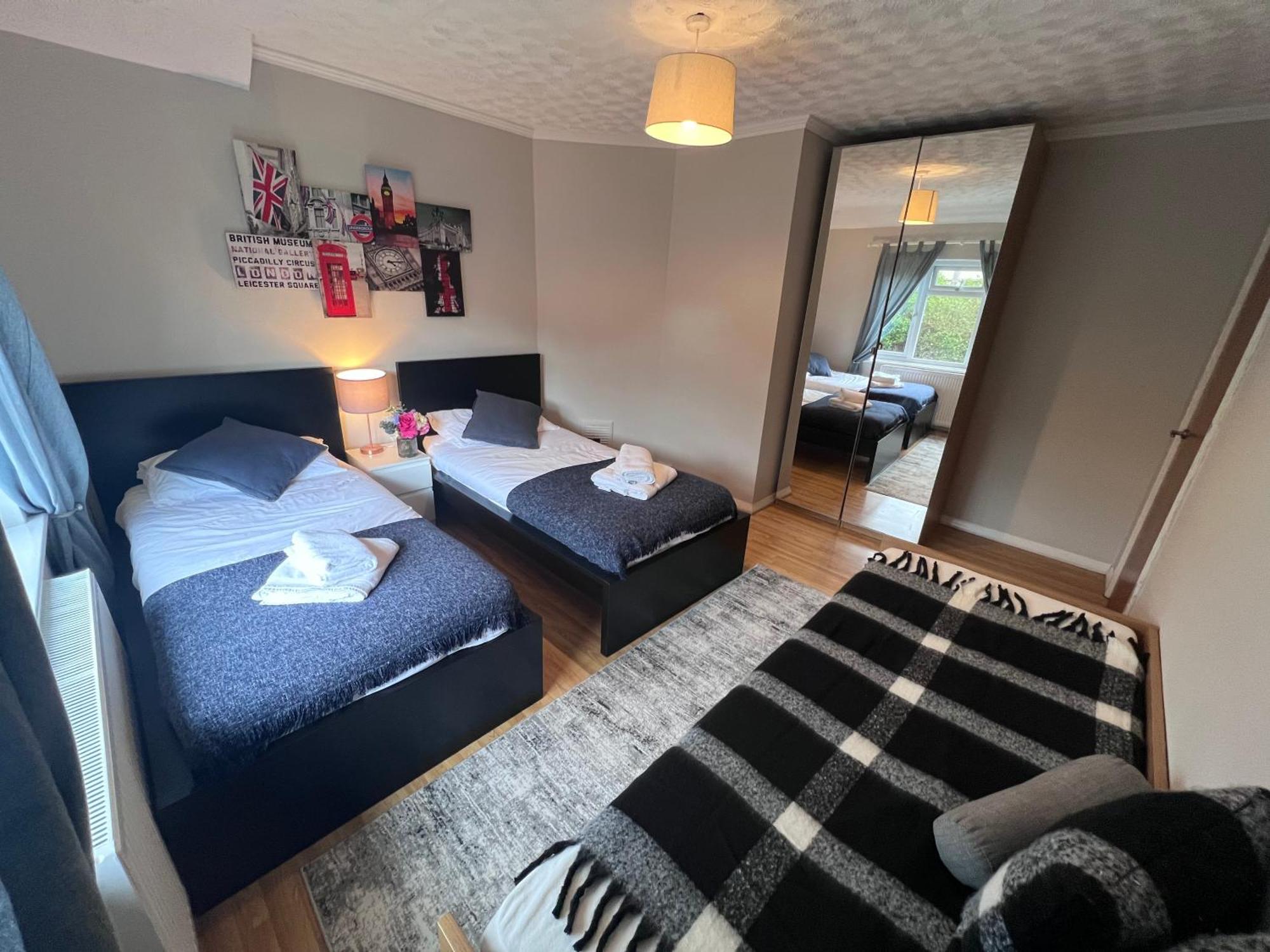 Croydon Apartment With Parking 런던 외부 사진