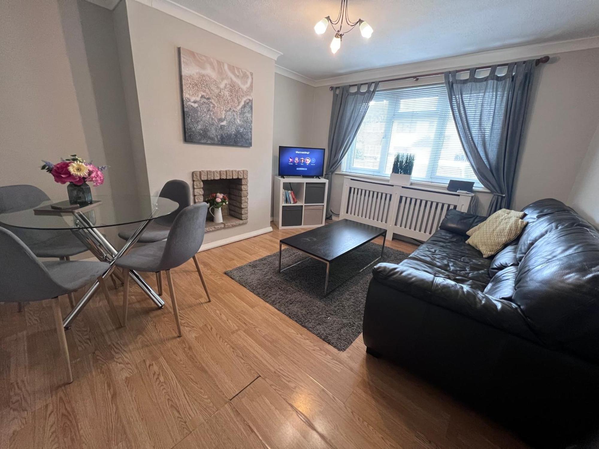 Croydon Apartment With Parking 런던 외부 사진