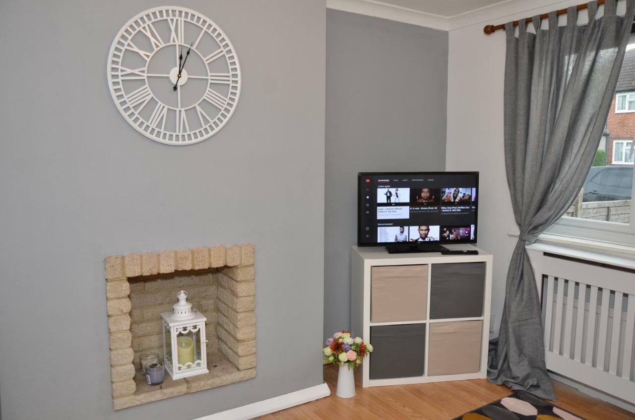 Croydon Apartment With Parking 런던 외부 사진