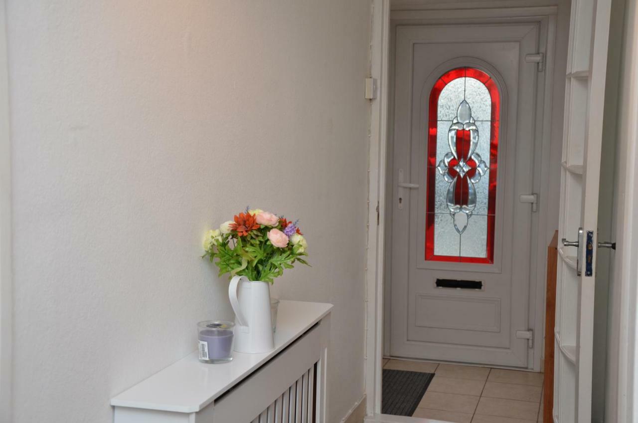 Croydon Apartment With Parking 런던 외부 사진